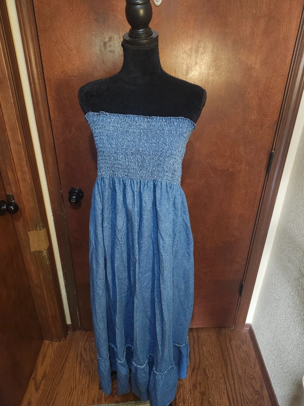 JFW Blue Denim Pullover Strapless Dress Sleeveless Size L 47 in long 34 in bust.